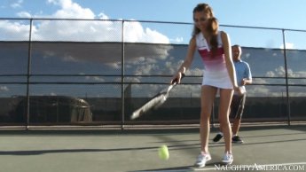 Девушка проиграла секс в теннис